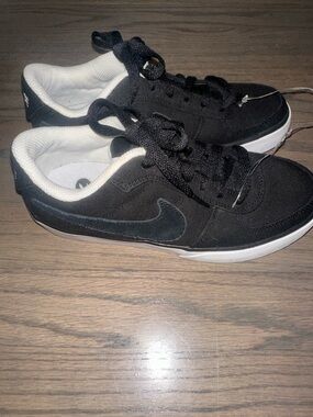 Nike Black and White Knit-Lined Sneakers